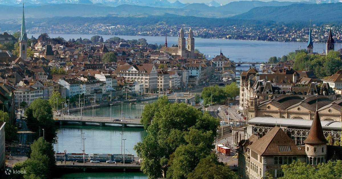 Tour al atardecer en Zúrich con cena con fondue de queso en Suiza